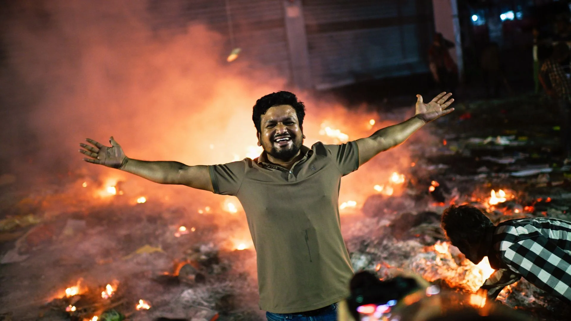 Trapped journalists rescued after mob sets fire to Bangladesh newspaper offices