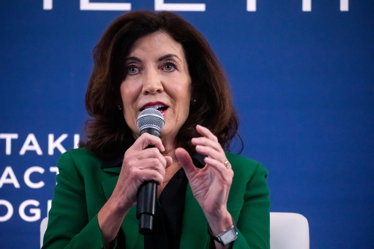 New York governor Kathy Hochul signs RAISE Act to regulate AI safety