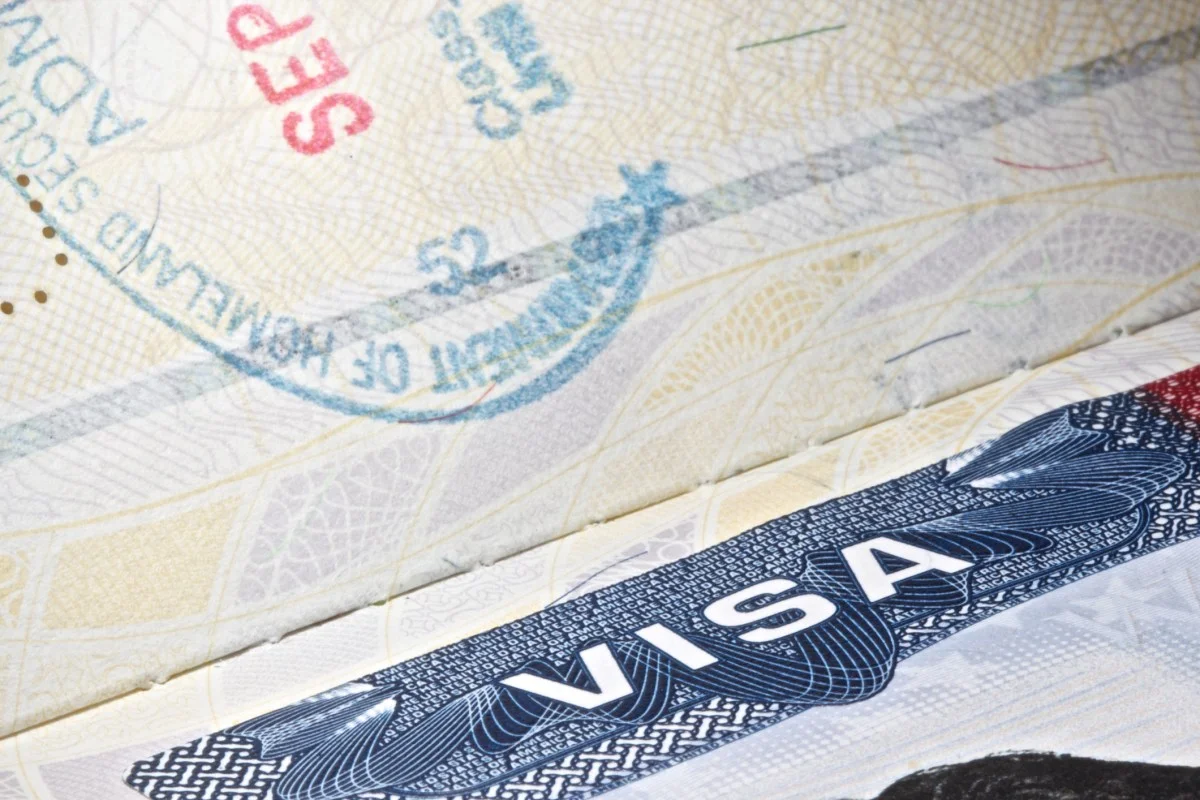 Google and Apple reportedly warn employees on visas to avoid international travel