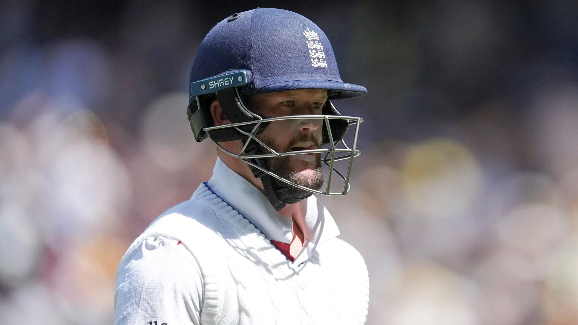 <a href='https://www.skysports.com/cricket/australia-v-england/commentary/fe02e167-7f01-579e-aea6-511c9478a970'>Ball-by-ball Ashes updates: England out for 110 as Australia take 42-run lead into second innings on chaotic opening day</a>
