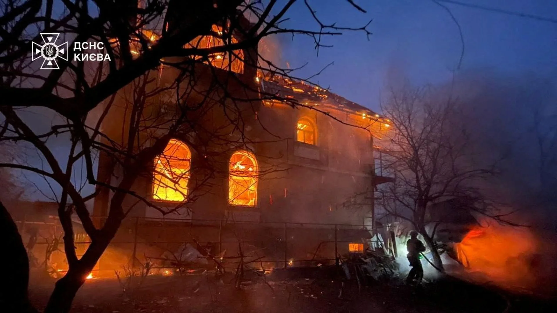 Kyiv bombarded and Polish jets scrambled - despite key peace talks this weekend