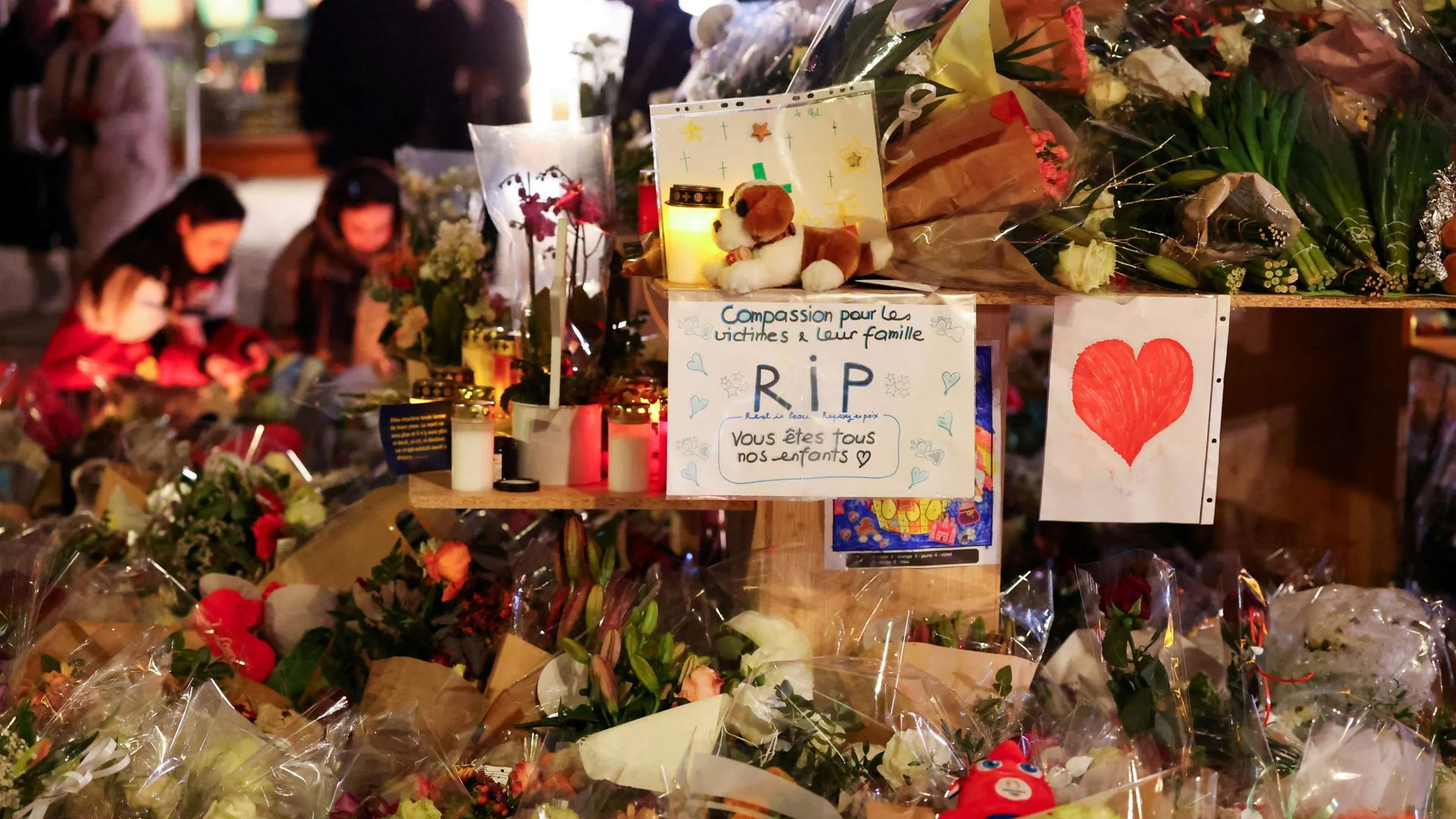 Owners of Swiss bar where fire killed 40 under criminal investigation