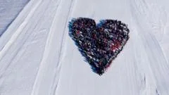 Skiers create heart-shaped tribute for Switzerland fire victims