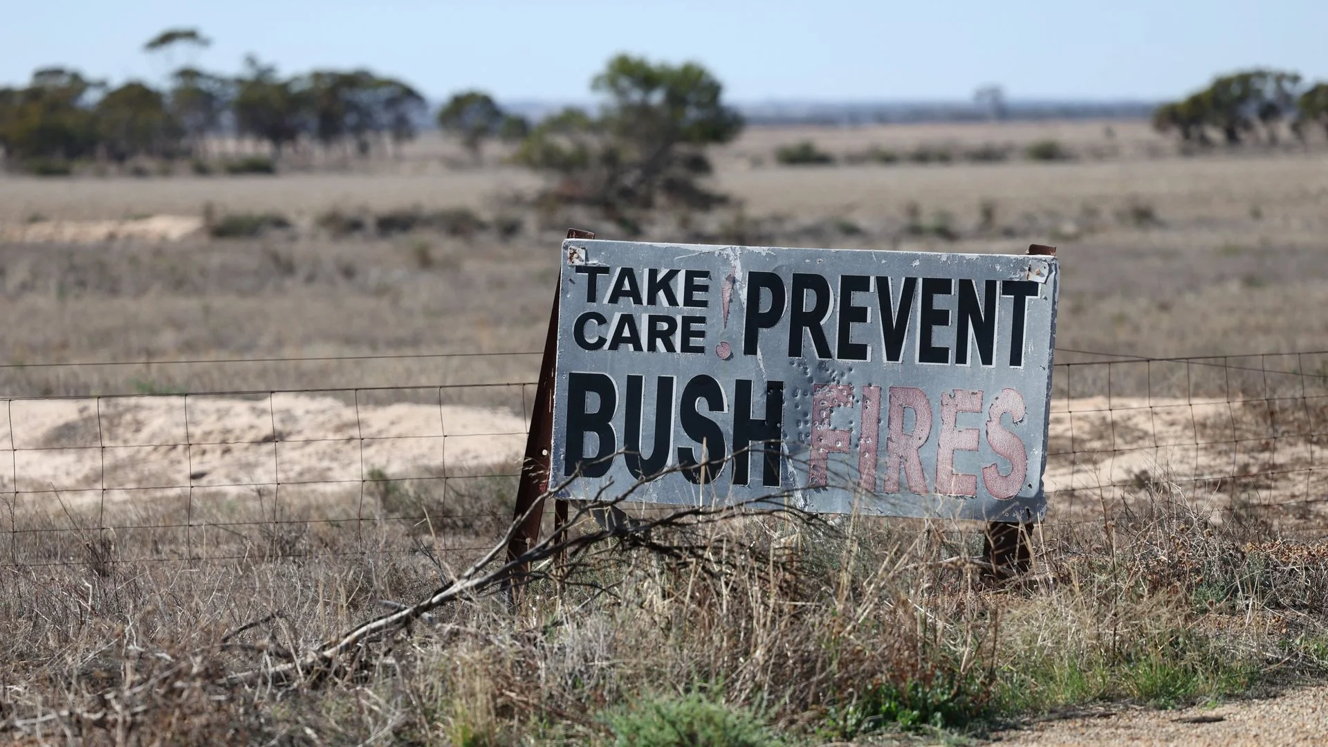 'Catastrophic' Australian bushfires force evacuations and school closures 
