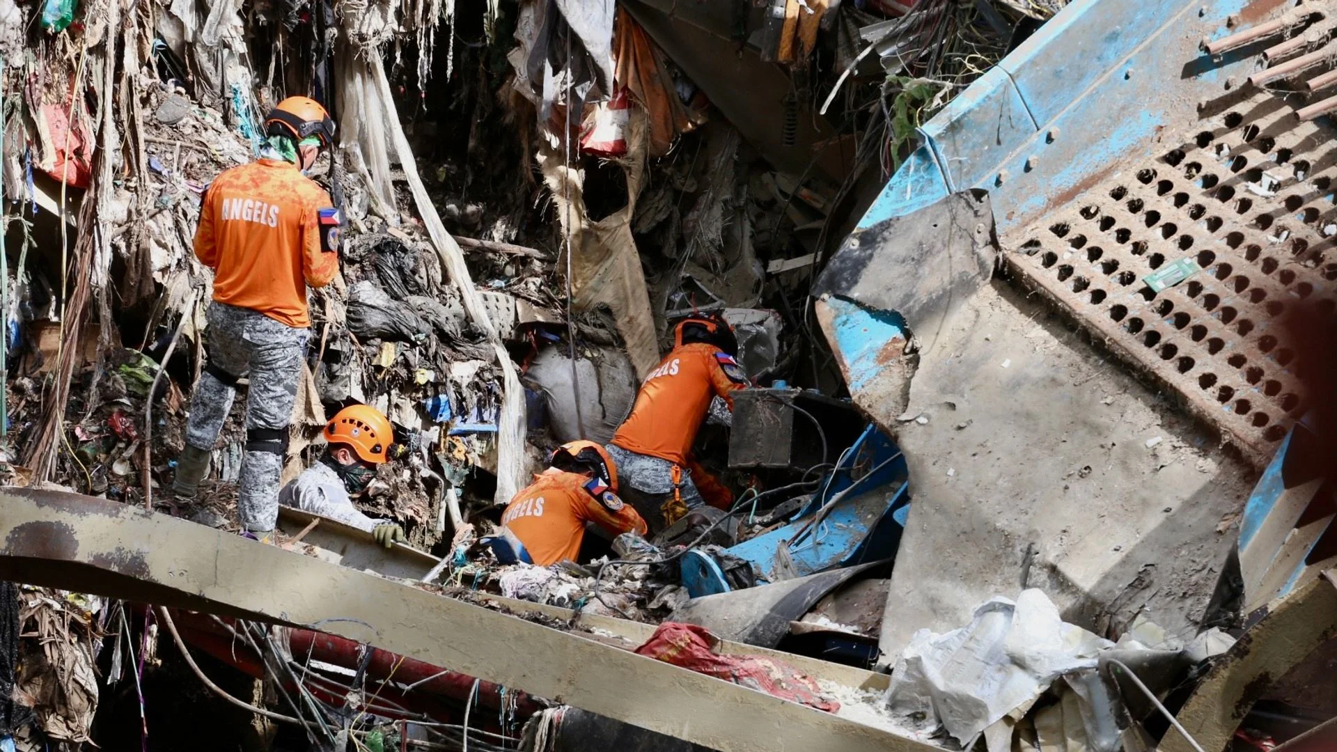 Signs of life detected from rubbish avalanche which killed four