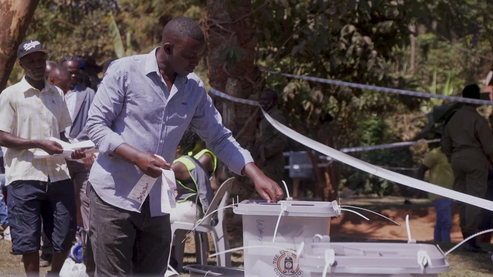 How Ugandan government is trying to stop pop star politician