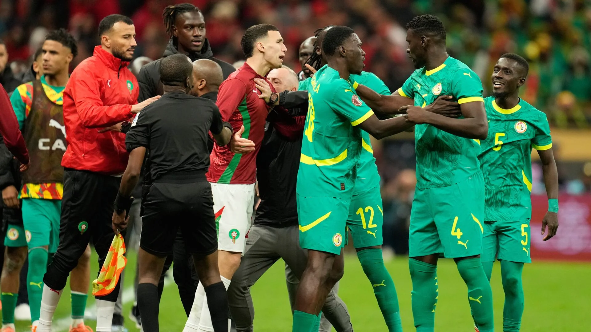 <a href='https://www.skysports.com/football/senegal-vs-morocco/live/526845' target='_blank'>Senegal win Africa Cup of Nations after players storm off pitch during dramatic final</a>