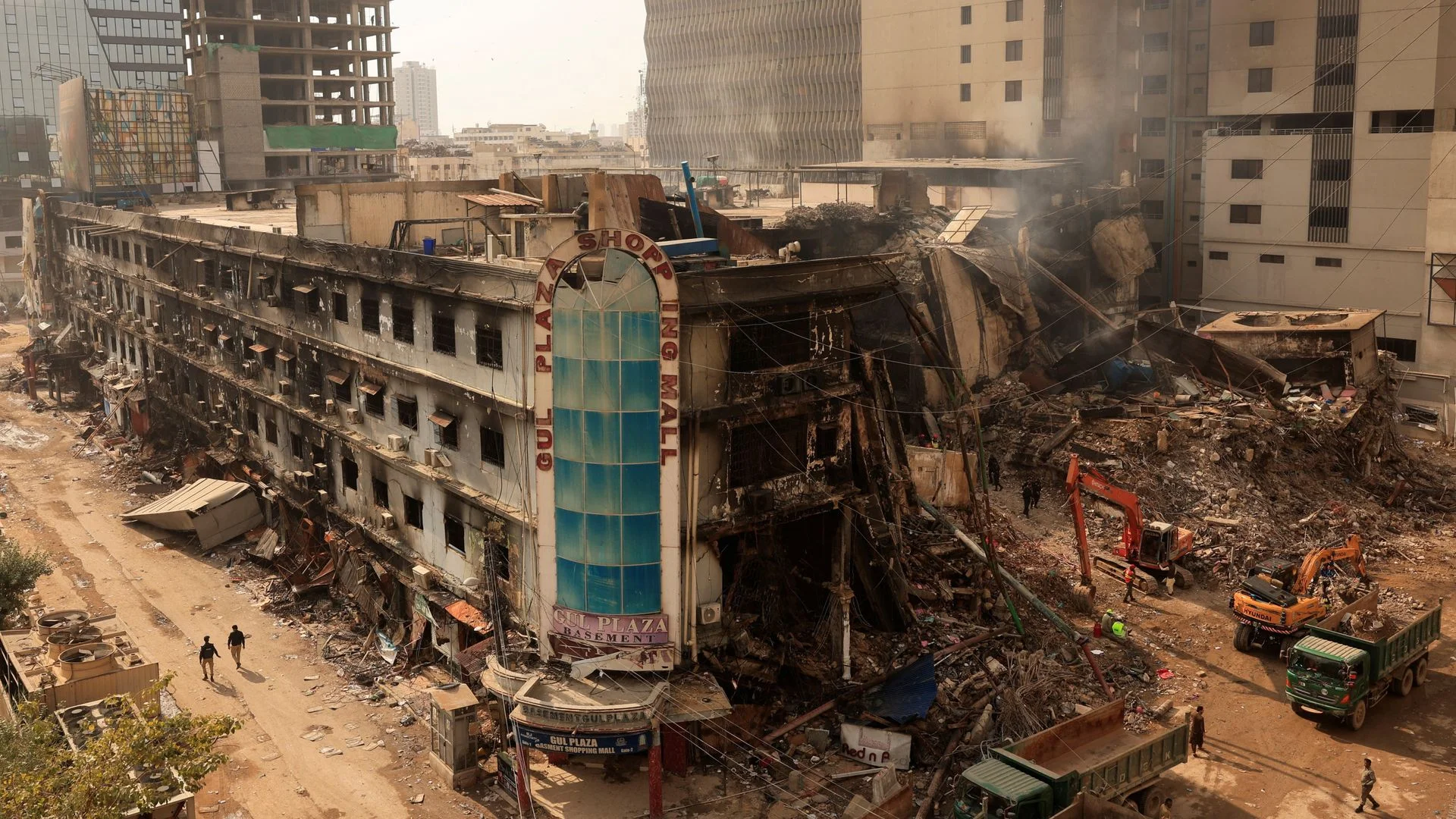67 people killed in Pakistan shopping centre fire