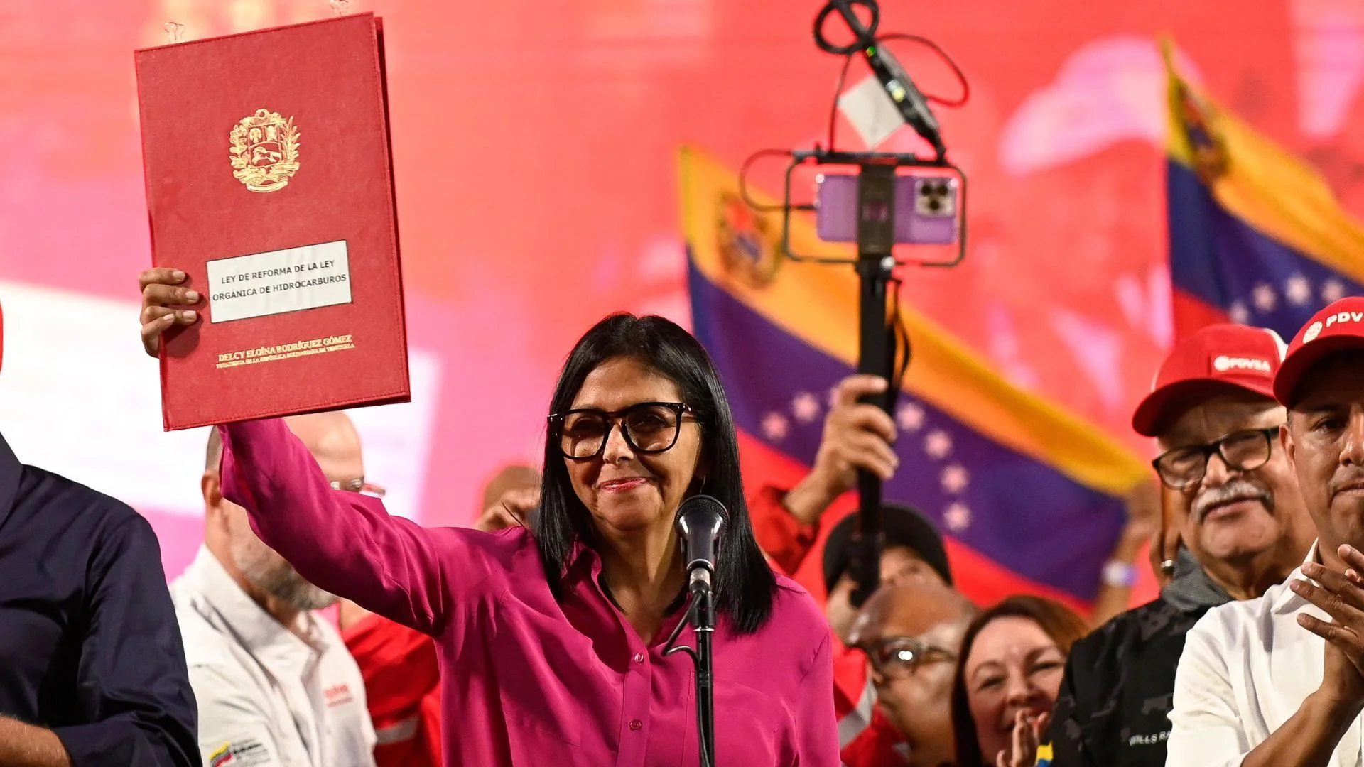 Venezuela approves bill to open up oil sector to private firms
