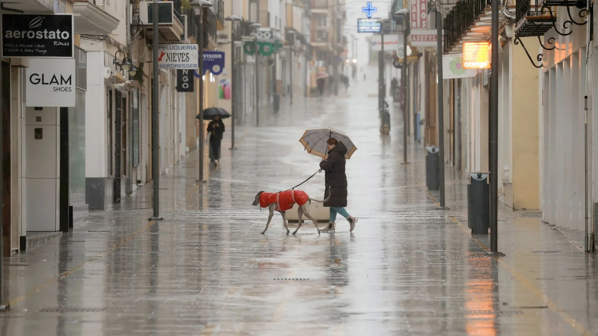 Man dies and girl missing amid heavy flooding in Spain and Portugal 