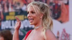 Britney Spears sells rights to entire music catalogue 