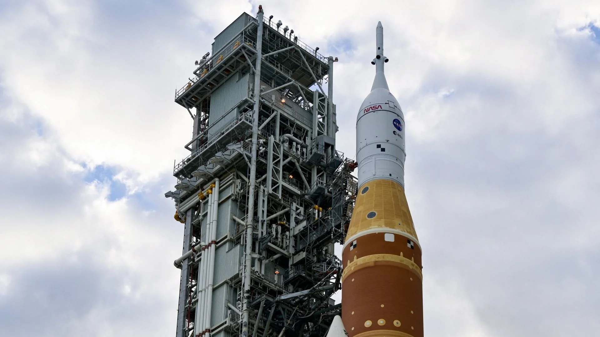 First human mission to the moon in 50 years set to blast off next month