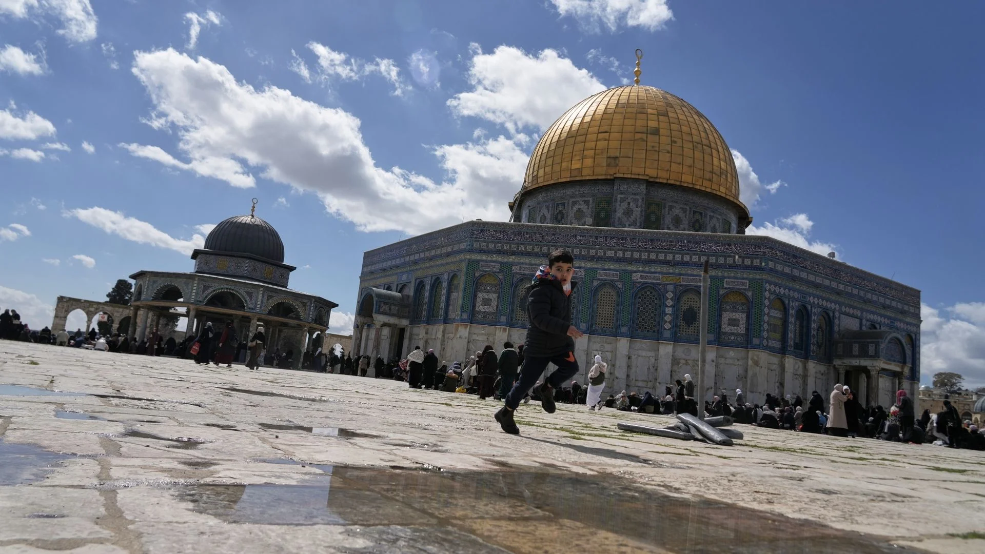 UK issues travel warning as Middle East crisis worsens