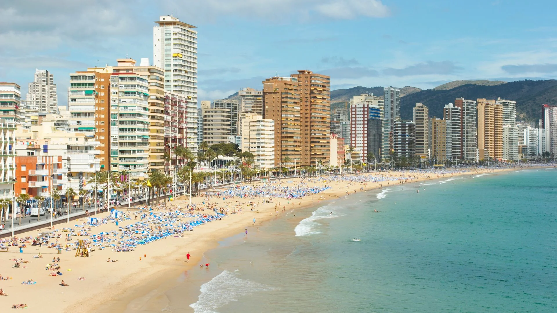 Two Britons arrested in Benidorm for 'staging fake kidnapping to extort money'