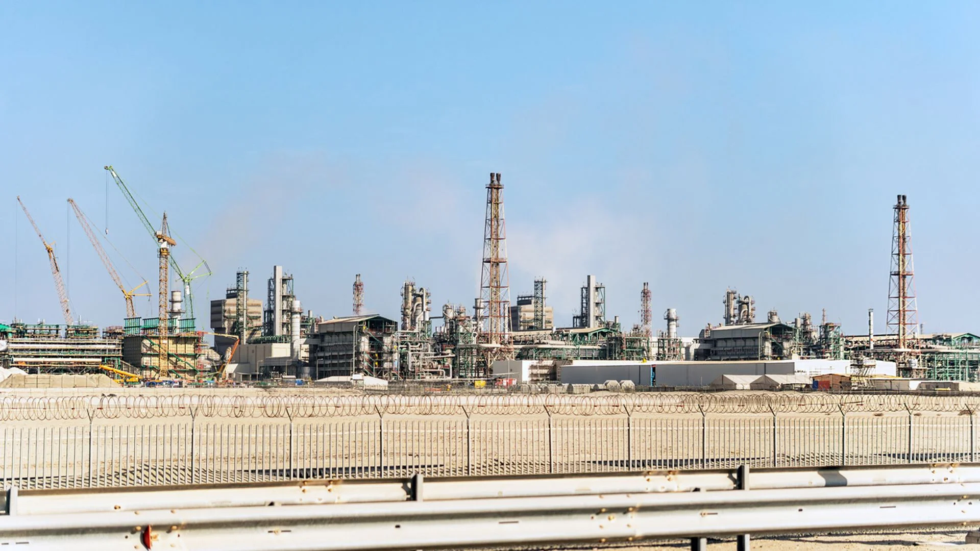 Oil and gas costs surge but some stocks defy war-focused sell-off