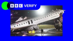 What happened in the seconds before Air Canada plane crashed at LaGuardia