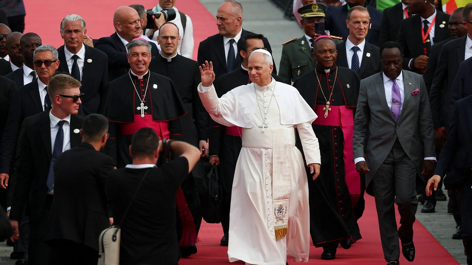 Pope warns humanity's at risk, in new plea to world leaders