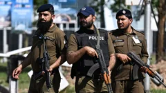US and Iran in blockade standoff as Pakistan pushes for talks