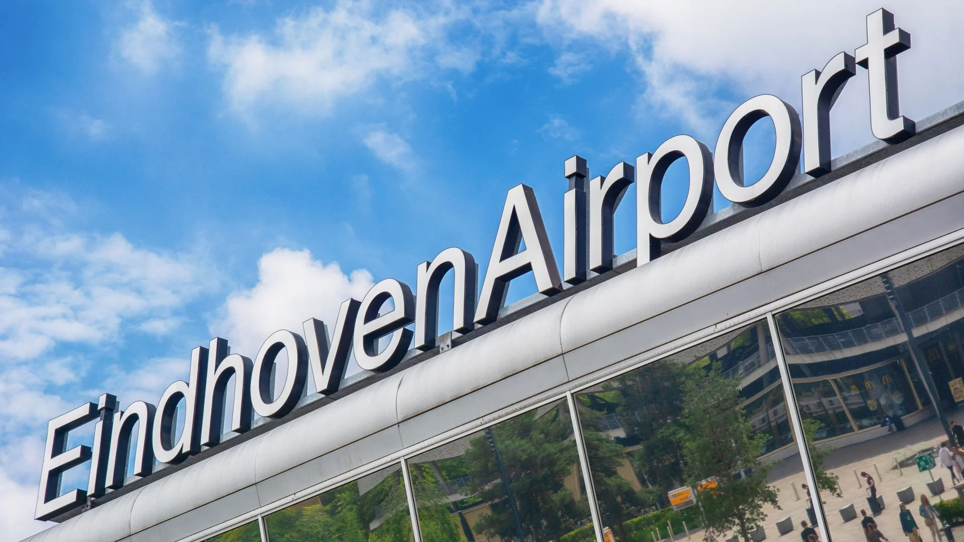 Flights at Eindhoven Airport resume after drone sightings
