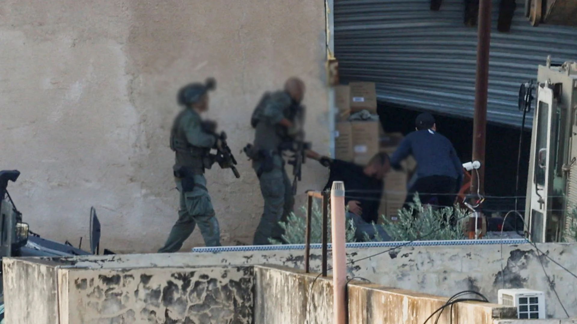 Israeli forces kill Palestinians after they appear to surrender