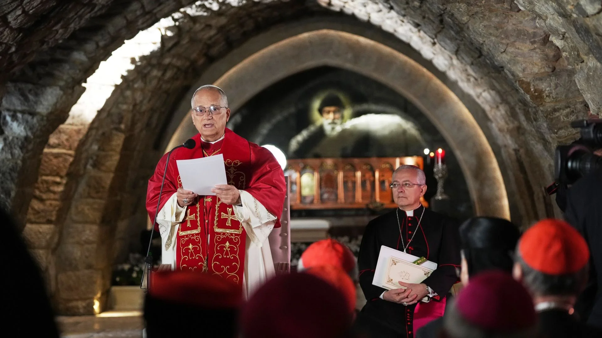 Pope Leo visits Beirut with peace message - barely a week after Israeli airstrikes