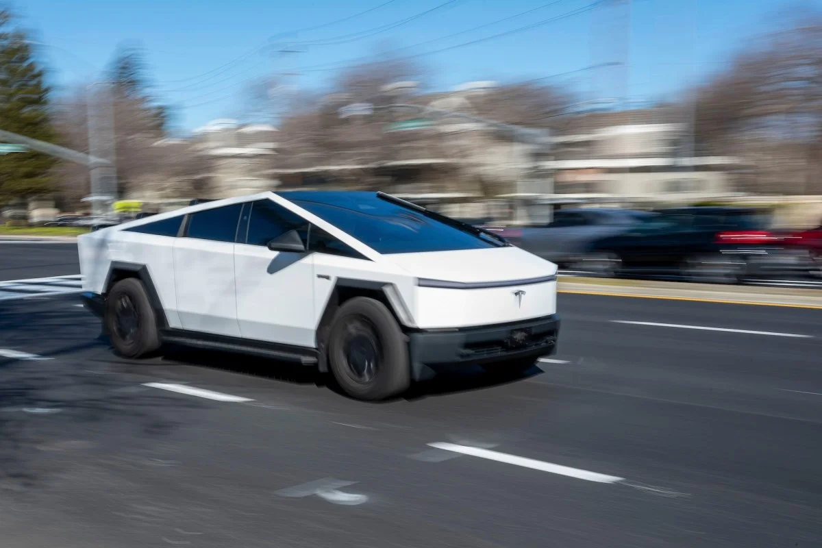 Musk says new Tesla software allows texting and driving, which is illegal in most states