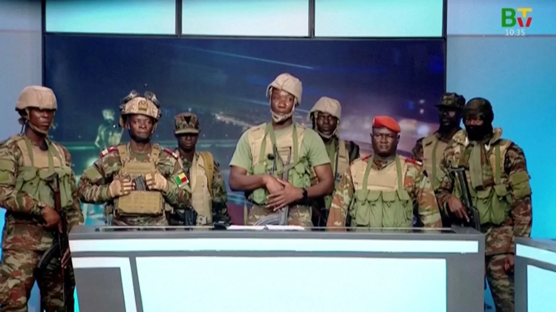 Benin attempted coup 'foiled' after soldiers claimed to have seized power