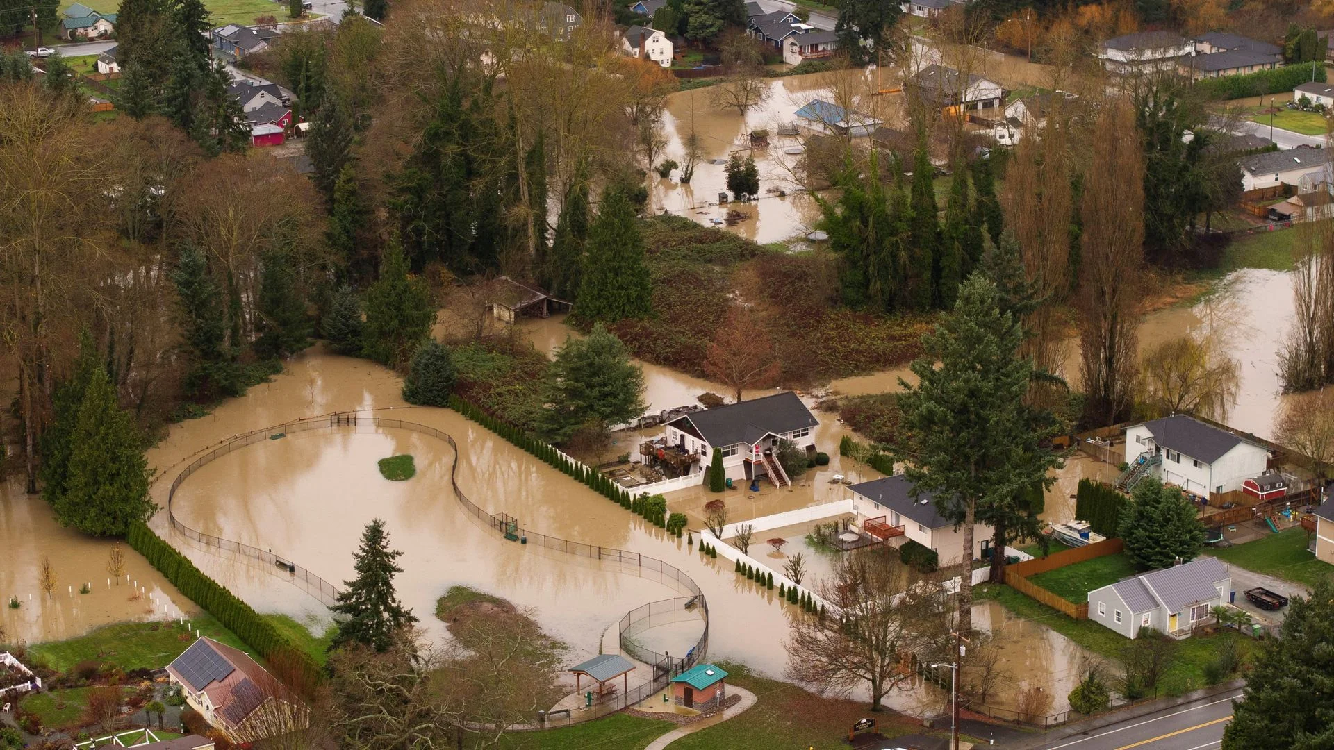 US flooding forces entire city to evacuate as rivers reach historic highs
