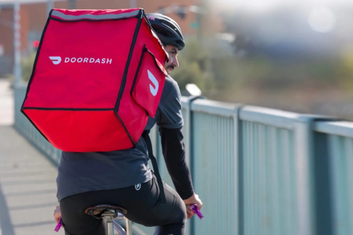 DoorDash driver faces felony charges after allegedly spraying customers’ food